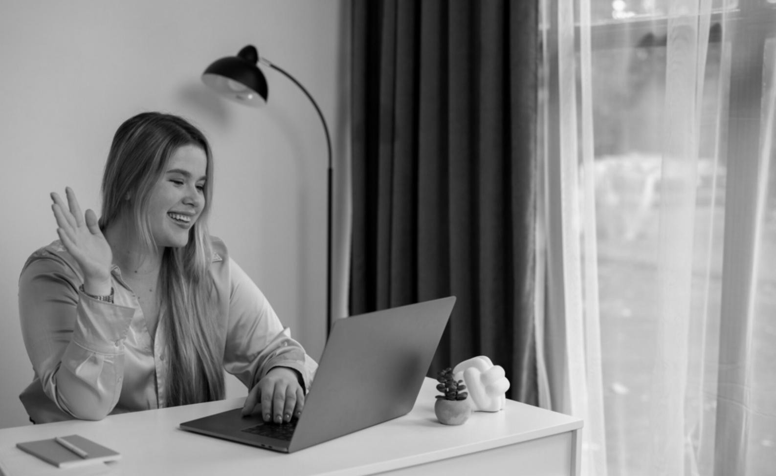 Session de formation avec présentation de résultats d'analyse financière et discussions professionnelles